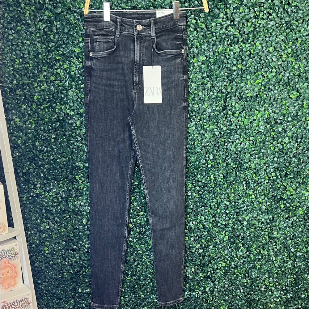 Zara Women's Charcoal Skinny Jeans size 4